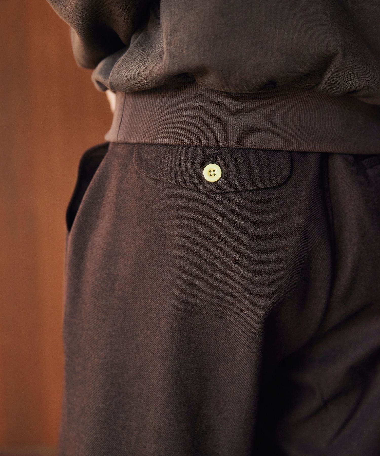 one-tuck straight slacks