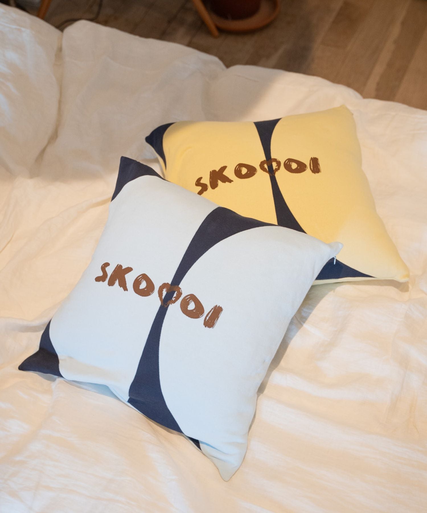 【最終値下げ】bott ロゴ　クッション　LOGO CUSHION Amazon.co.jp: Bott OG Logo Cushion クッション : ホーム＆キッチン